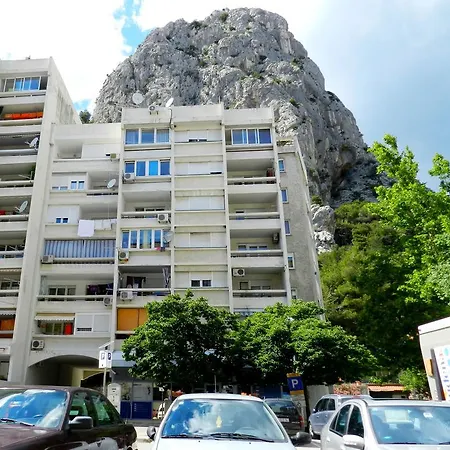 Ante Omis